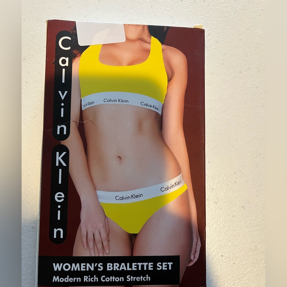 Calvin Klein Women's Yellow Bralette & panty Set.  New with tags.  Size medium